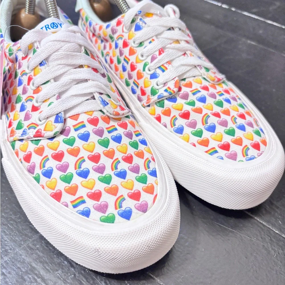 Straye LOVE WINS Rainbow Hearts Canvas Low-Top Sneakers Mens 8 Womens 9.5 retro